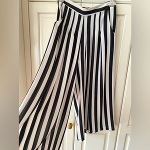 Tribeca Black White Striped Wide Leg crop Pants Pull On elastic waist 24"-28"